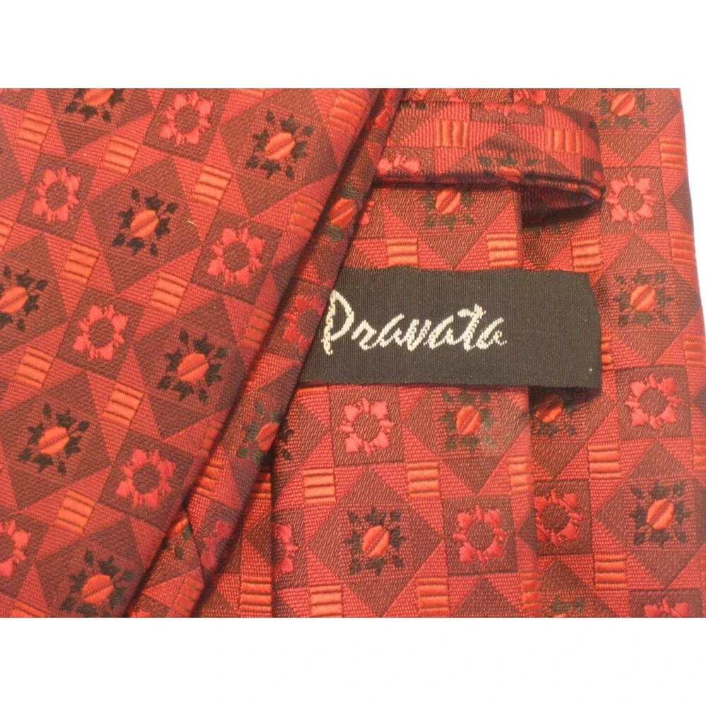 NWOT Pravata 100% Microfibre Geometric  Design Necktie